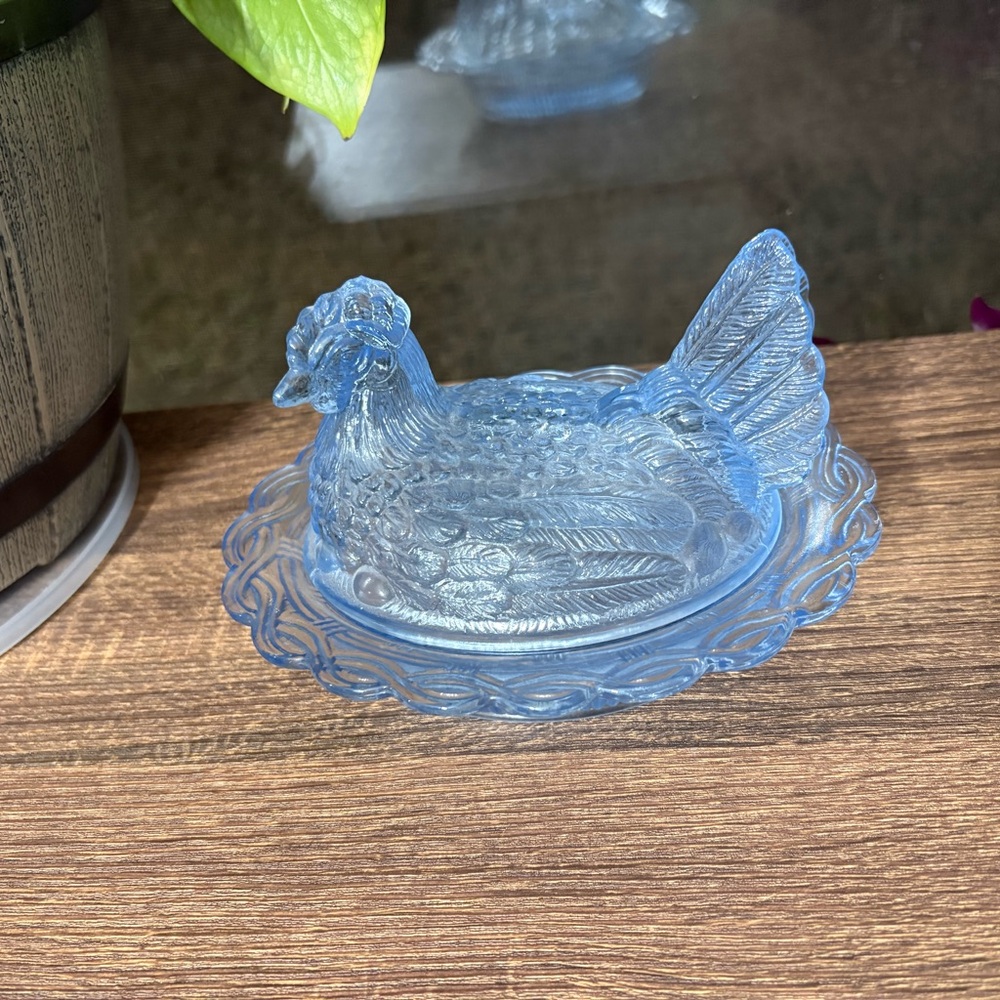 Mosser Hen on Nest 6” Willow Blue